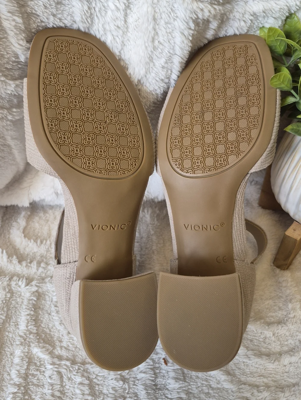 NEW Vionic Chardonnay Sandals Beige Cobblestone Leather Dress Heels Size 9.5 - Picture 15 of 15